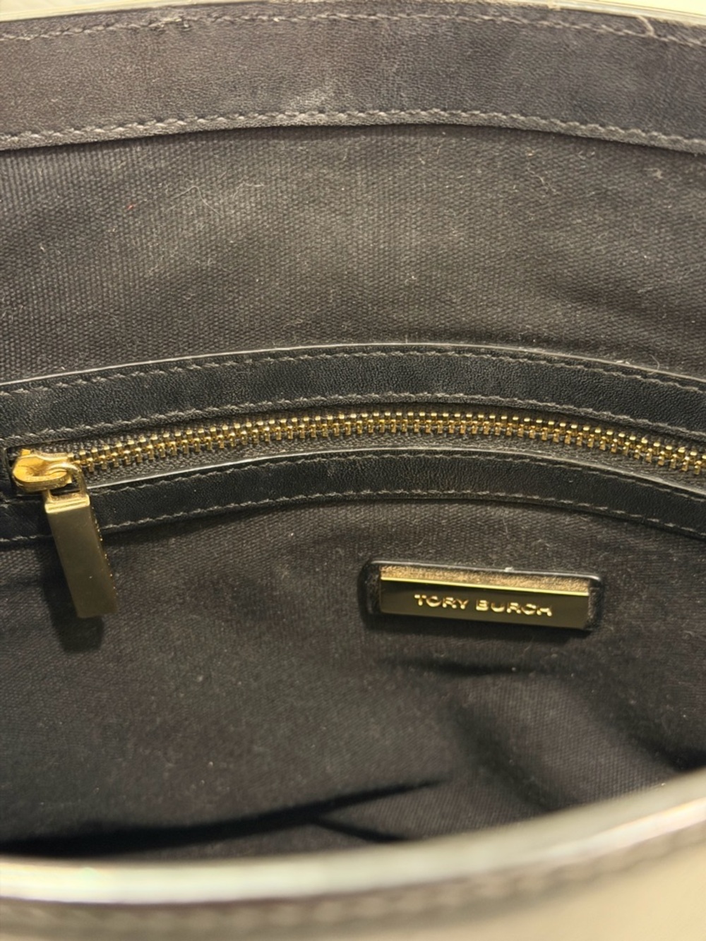 EUC RARE Tory Burch crossbody with gorgeous unique metal strap. - Picture 7 of 9